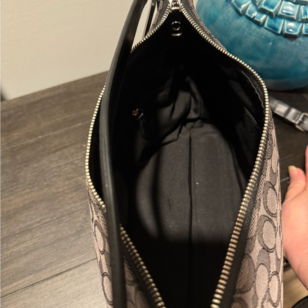 Coach F58284 East/West Celeste Signature C Hobo Style Convertible Handbag in EUC - Picture 8 of 10